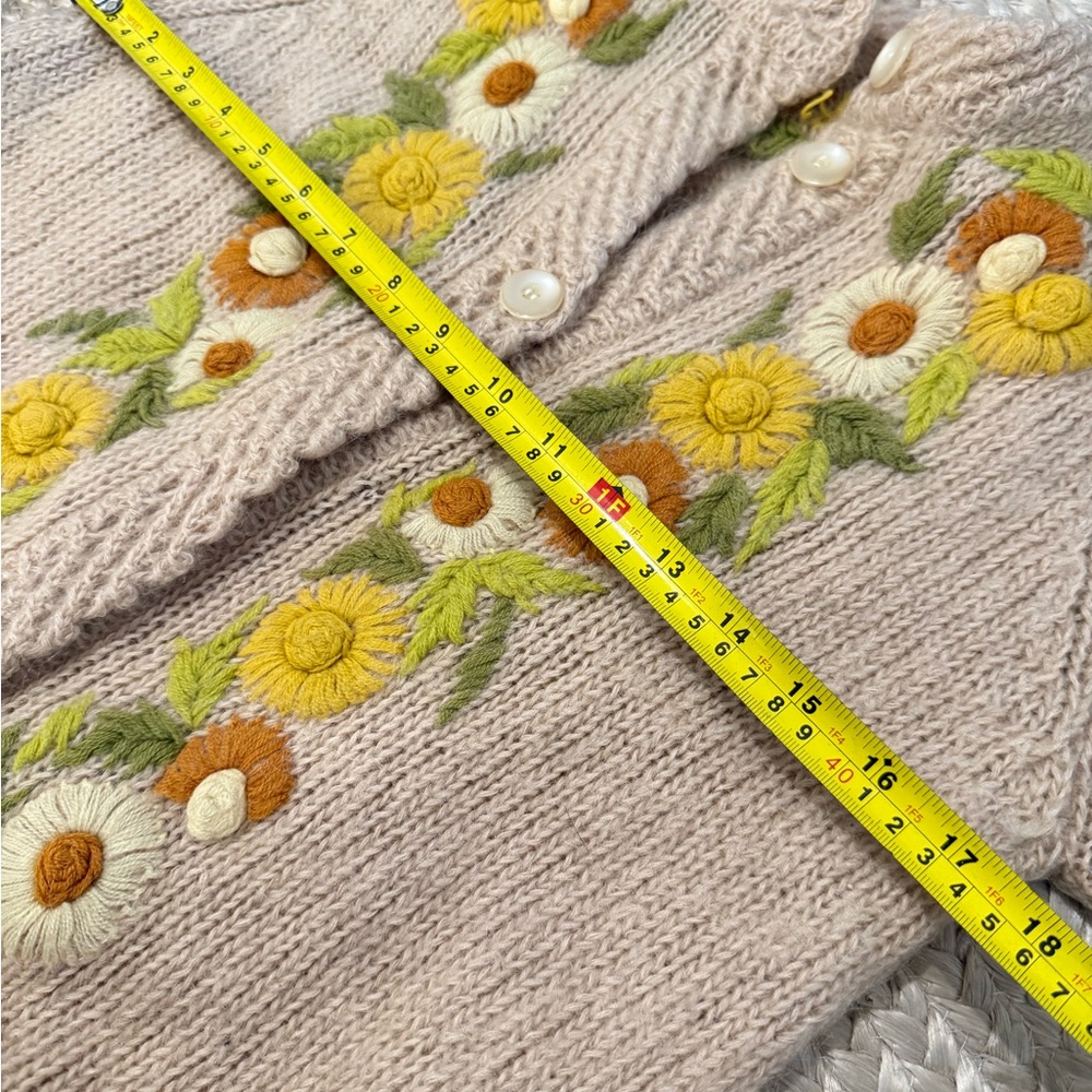 Vintage wool embroidered floral cardigan sweater small - Picture 6 of 10